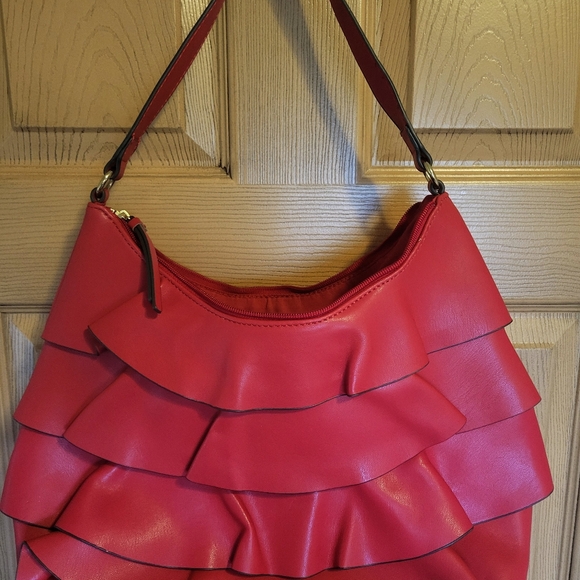Perfect for the HOLIDAYS!! Liz Claiborne Red Ruffle Purse - SO FUN - Picture 7 of 7